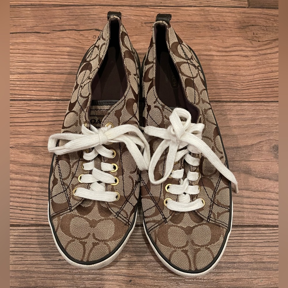 Coach Logo “Suzzy” Low Top Sneakers Size 10